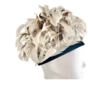 Flètchet of Paris Vintage 1950s Feather Rounded Pill Box Hat